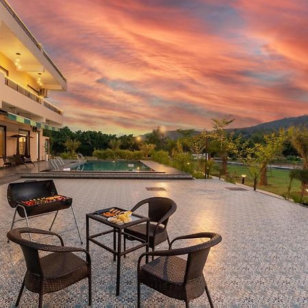 Brookvale Manor By Stayvista - Private Pool Haven With Endless Views & Indoor Fun Sohna Экстерьер фото