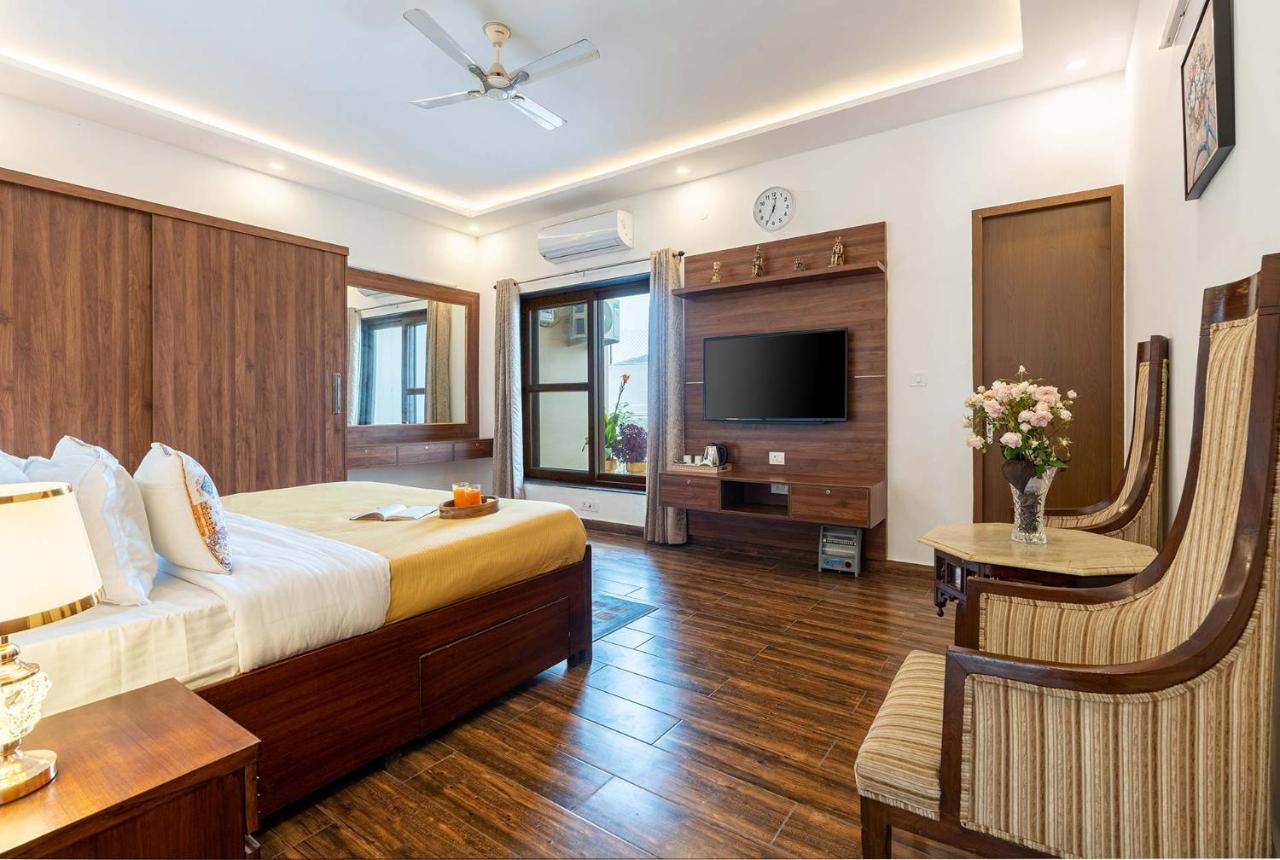Brookvale Manor By Stayvista - Private Pool Haven With Endless Views & Indoor Fun Sohna Экстерьер фото