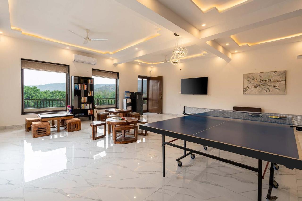 Brookvale Manor By Stayvista - Private Pool Haven With Endless Views & Indoor Fun Sohna Экстерьер фото