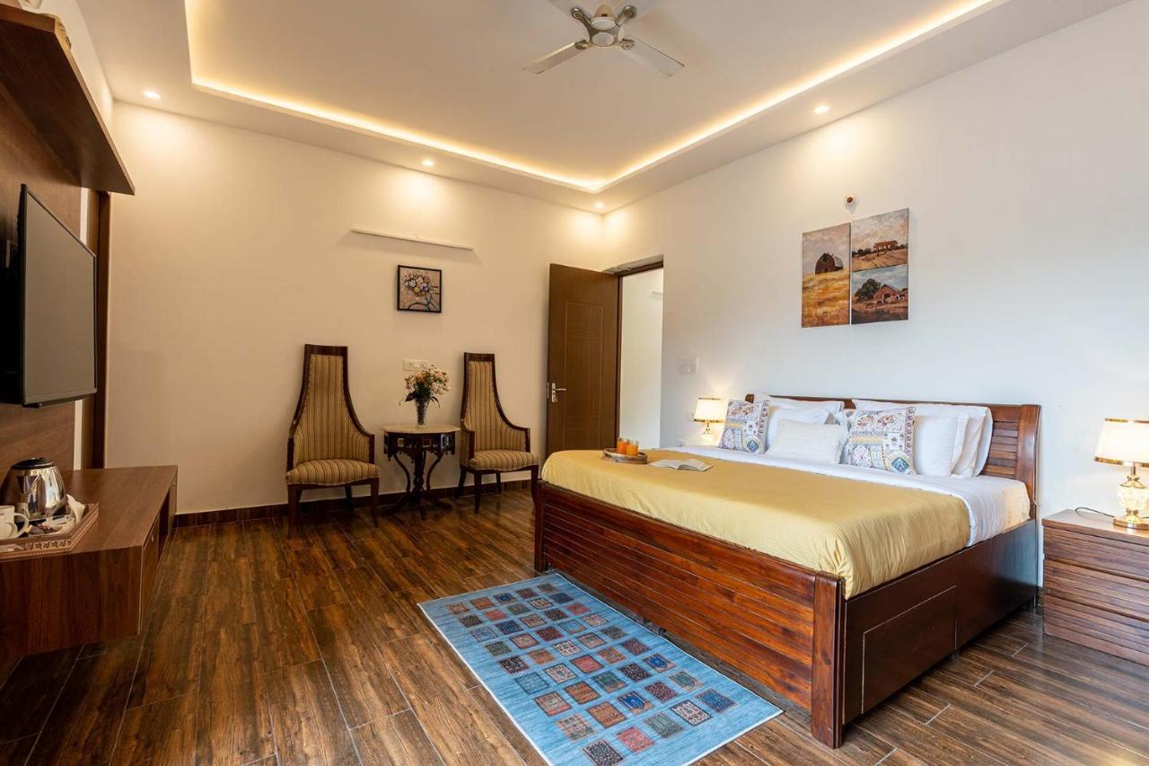 Brookvale Manor By Stayvista - Private Pool Haven With Endless Views & Indoor Fun Sohna Экстерьер фото