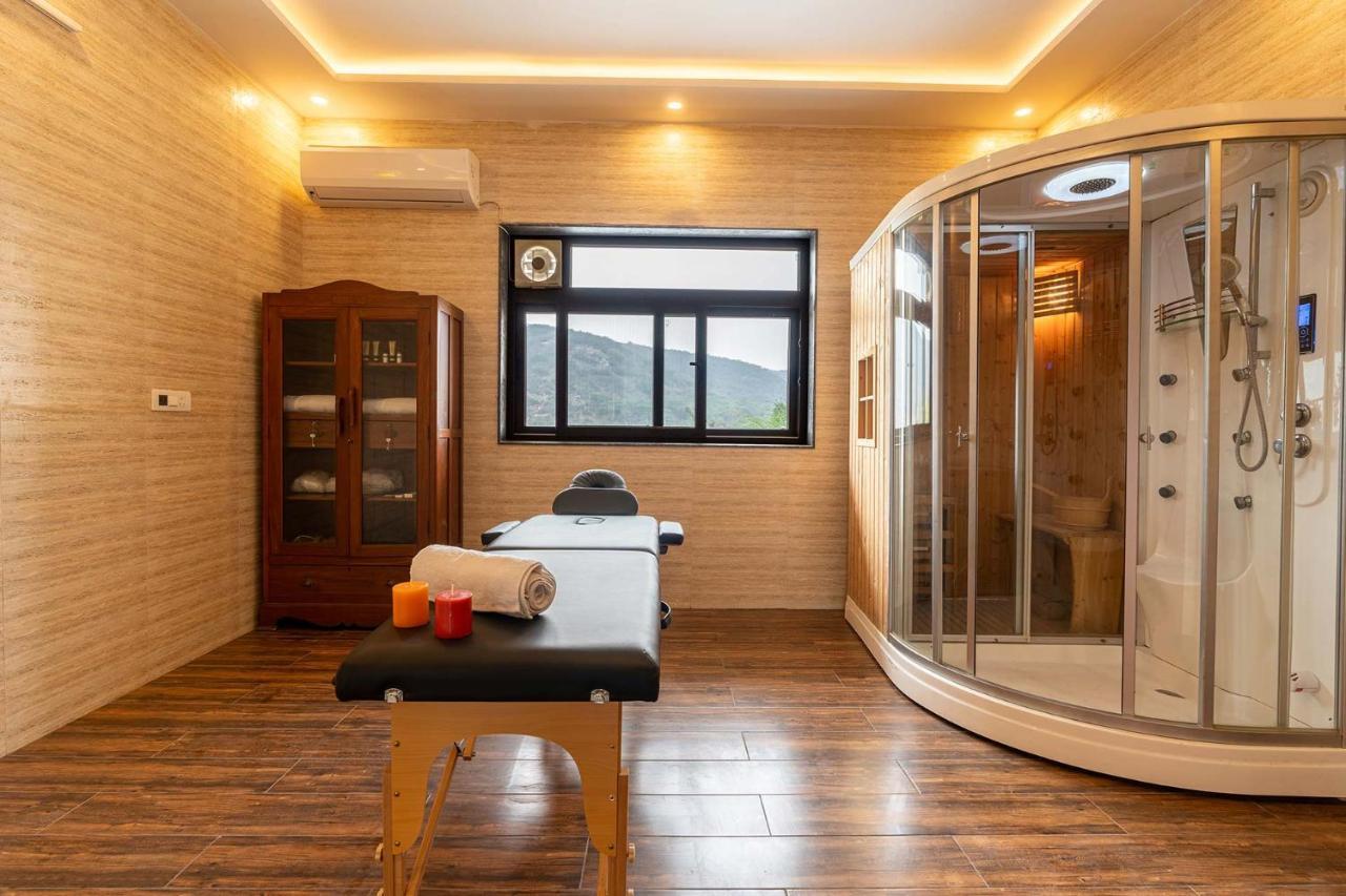 Brookvale Manor By Stayvista - Private Pool Haven With Endless Views & Indoor Fun Sohna Экстерьер фото