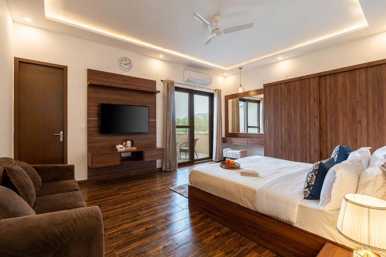 Brookvale Manor By Stayvista - Private Pool Haven With Endless Views & Indoor Fun Sohna Экстерьер фото