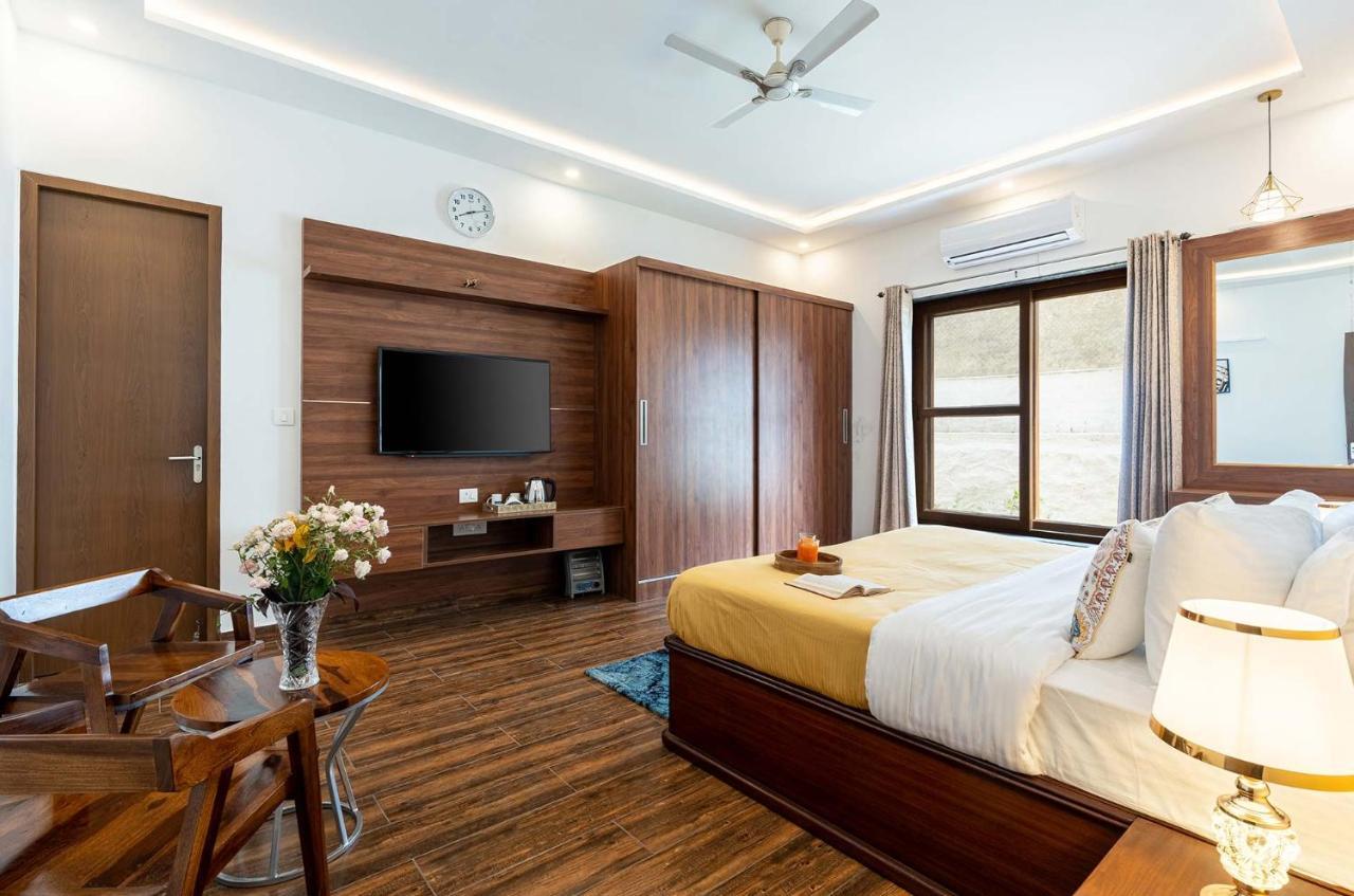 Brookvale Manor By Stayvista - Private Pool Haven With Endless Views & Indoor Fun Sohna Экстерьер фото