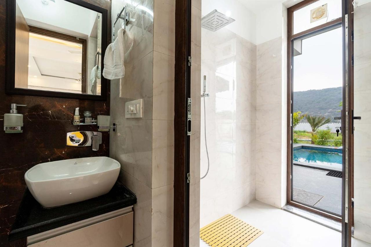 Brookvale Manor By Stayvista - Private Pool Haven With Endless Views & Indoor Fun Sohna Экстерьер фото