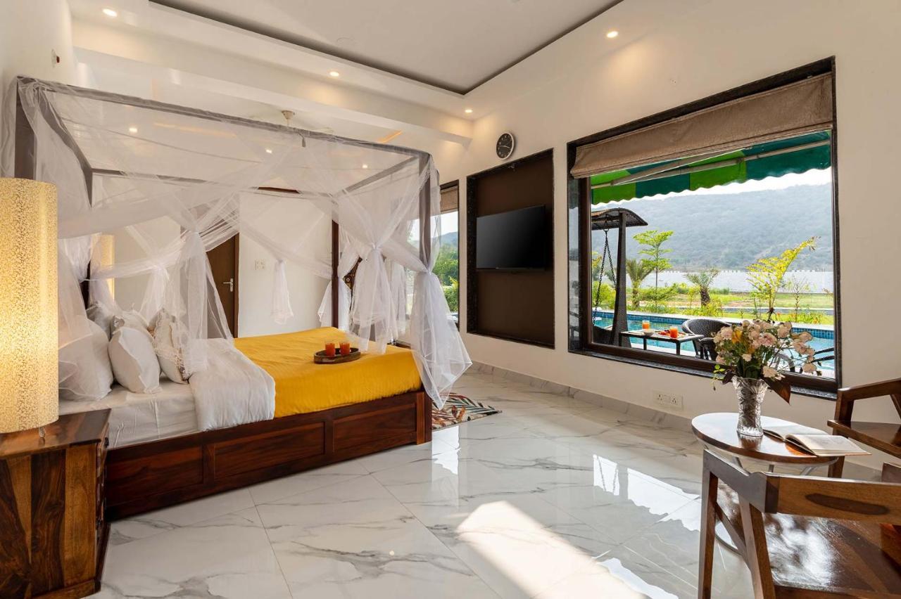 Brookvale Manor By Stayvista - Private Pool Haven With Endless Views & Indoor Fun Sohna Экстерьер фото