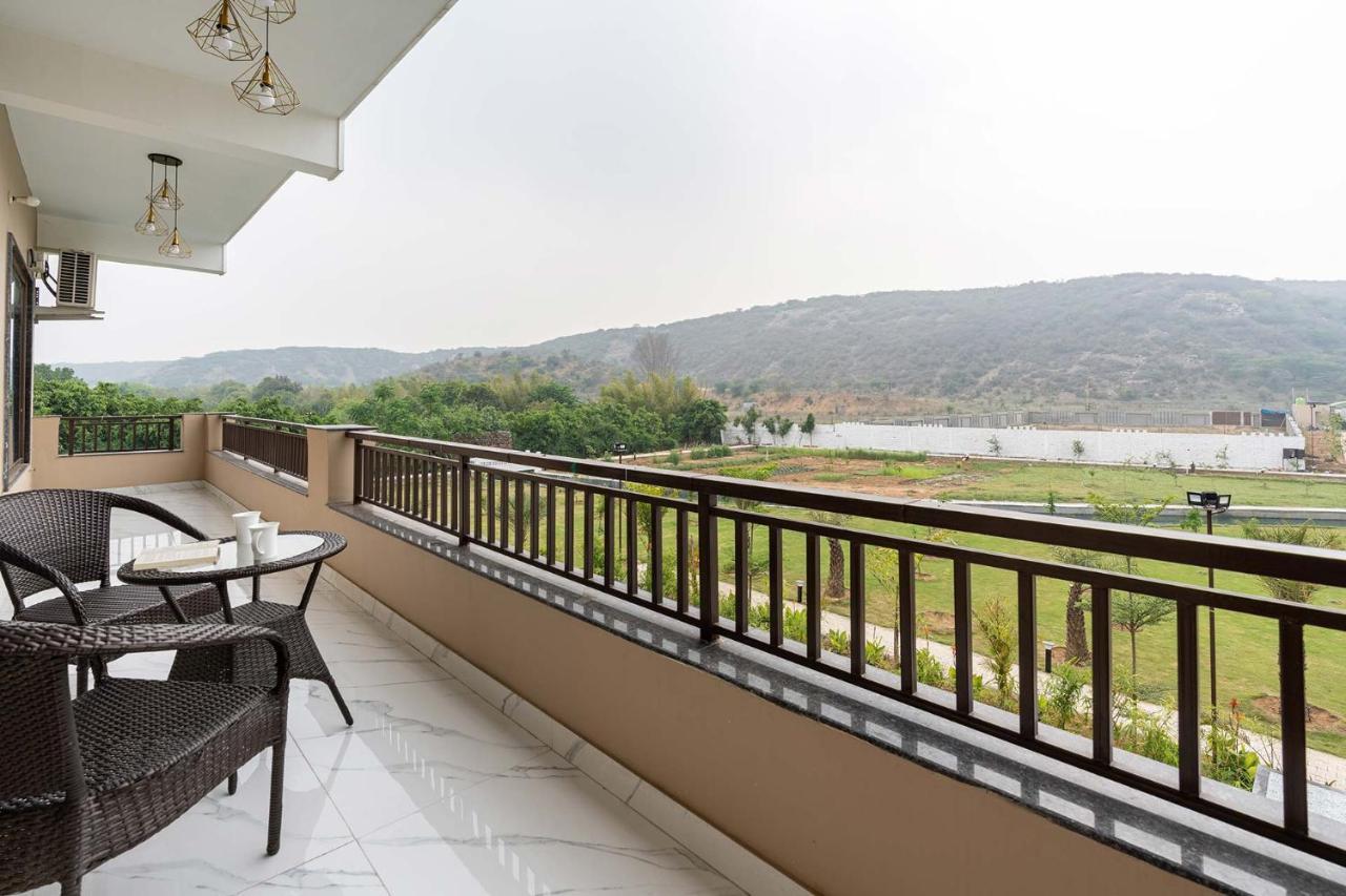 Brookvale Manor By Stayvista - Private Pool Haven With Endless Views & Indoor Fun Sohna Экстерьер фото