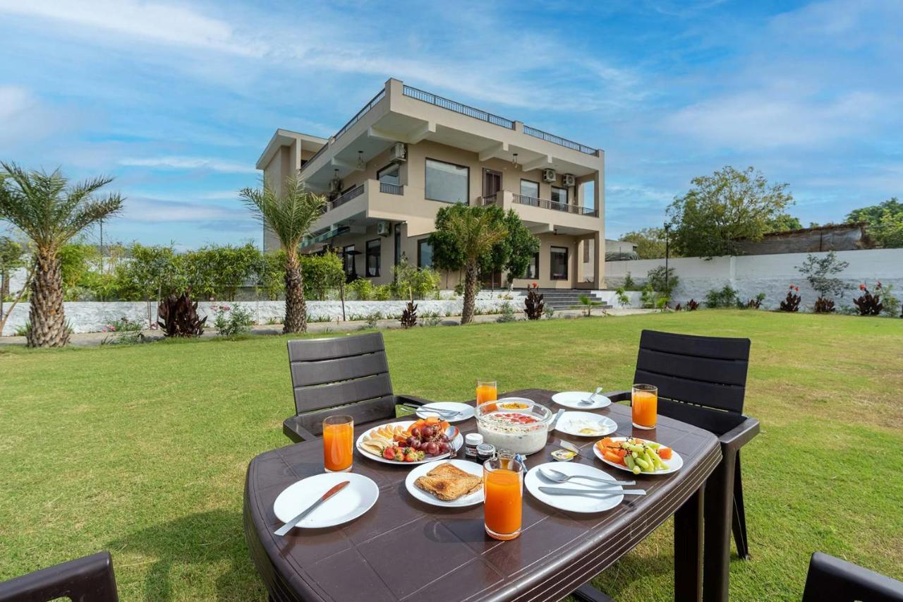 Brookvale Manor By Stayvista - Private Pool Haven With Endless Views & Indoor Fun Sohna Экстерьер фото
