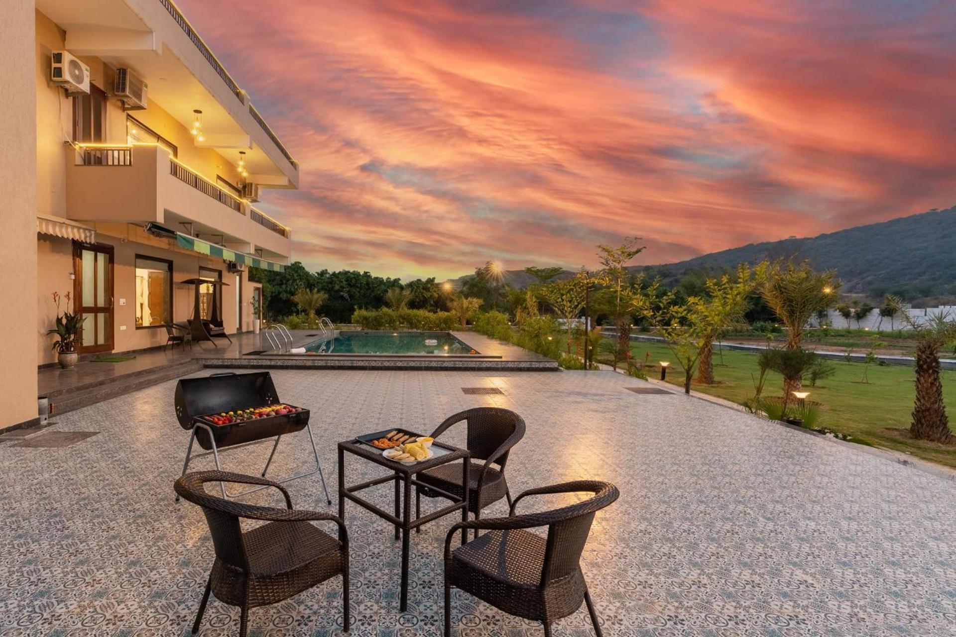 Brookvale Manor By Stayvista - Private Pool Haven With Endless Views & Indoor Fun Sohna Экстерьер фото